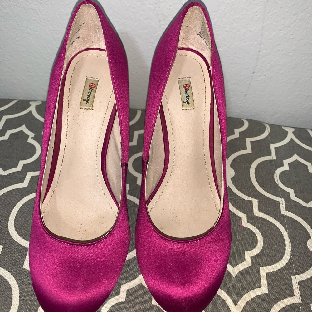 Isenboye Pink satin jeweled high heel shoes - Picture 5 of 8